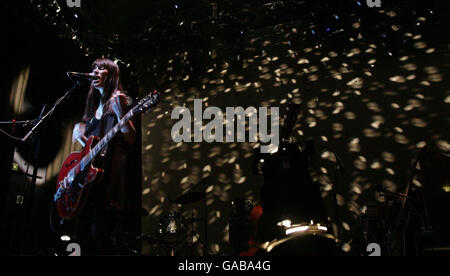 Feist live im Konzert im Shepherds Bush Empire in West London. Stockfoto