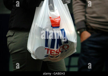 Tesco enthüllen Stoßstange Gewinne Stockfoto