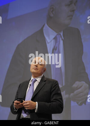 Der ehemalige Tory-Führer Iain Duncan Smith spricht auf der Konferenz der Konservativen Partei in Blackpool. Stockfoto