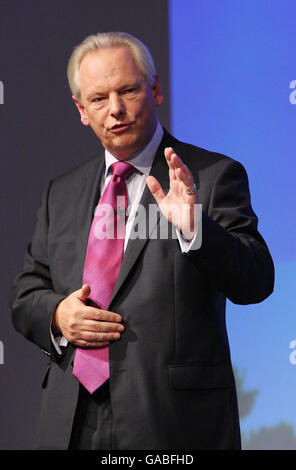 Der ehemalige Parteivorsitzende Francis Maude spricht auf der Konferenz der Konservativen Partei in Blackpool. Stockfoto