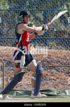 England Kapitän Paul Collingwood während einer Netzsitzung im Rangiri Dambulla International Cricket Stadium, Danbulla, Sri Lanka. Stockfoto