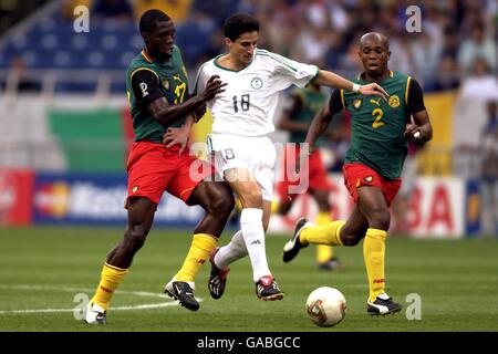 Fußball - FIFA World Cup 2002 - Gruppe E - Kamerun V Saudi Arabien Stockfoto