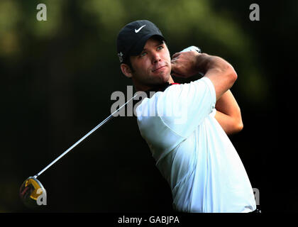 Golf - HSBC World Match Play Championship - Wentworth Club. Englands Paul Casey, Titelverteidiger, am 12. Abschlag, als er Jerry Kelly (USA) 3 und 2 im Wentworth Club, Virginia Water, Surrey, schlägt. Stockfoto