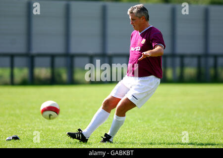 Fußball - Chelsea Old Boys gegen West Ham United Team of '86 - The Hub. Tony Gale, West Ham United Stockfoto