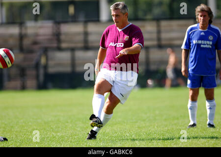 Fußball - Chelsea Old Boys gegen West Ham United Team of '86 - The Hub. Tony Gale, West Ham United Stockfoto