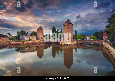 Straßburg. Bild von Straßburg Altstadt während der dramatischen Sonnenuntergang. Stockfoto