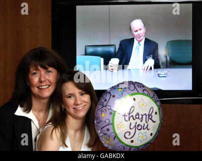 Frau ist 20. Jahrestag Baby Herztransplantation Stockfoto