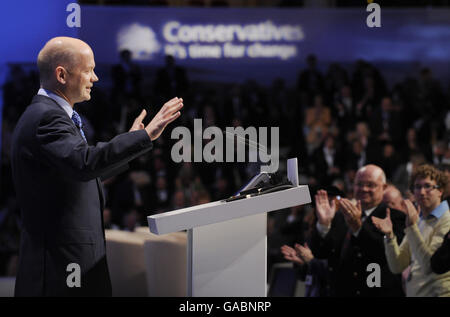 Der konservative Schattenaußenminister William Hague spricht auf der konservativen Konferenz in den Wintergärten in Blackpool. Stockfoto