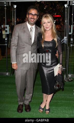 David Baddiel und seine Frau Morwenna Banks kommen zur europäischen Premiere von Stardust am Odeon Leicester Square, London, WC2, an Stockfoto