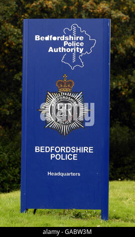 Ergebnisse der Police Performance League-Tabelle. Allgemeine Ansicht des Logos der Bedfordshire Polizeibehörde und des Zeichens in ihrem Hauptquartier in Kempston, Bedford. Stockfoto