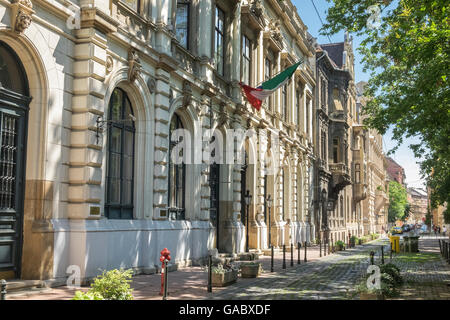 Außenseite des ursprünglichen ungarischen Parlamentsgebäude, abgeschlossen im Jahre 1866, Brody Sandor Utca, Pfalzbezirk, Budapest, Ungarn Stockfoto