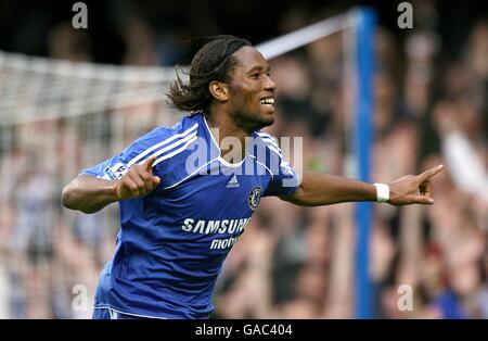 Fußball - Barclays Premier League - Chelsea / Manchester City - Stamford Bridge. Chelsea's Didier Drogba feiert das zweite Tor seiner Seite. Stockfoto