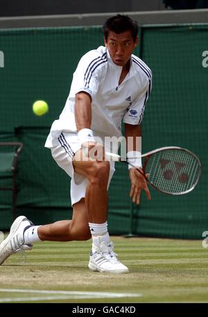 Tennis, Wimbledon 2002, Dritte Runde. Paradorn Srichaphan kehrt zu Richard Krajicek zurück Stockfoto