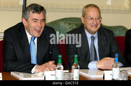 Brown beschreibt Lord Sainsbury Überblick der Regierung Wissenschaft und Innovationspolitik Stockfoto