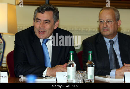 Brown beschreibt Lord Sainsbury Überblick der Regierung Wissenschaft und Innovationspolitik Stockfoto