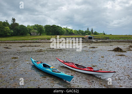 See-Kajaks am Ufer des Loch Linnhe, Schottland. Stockfoto