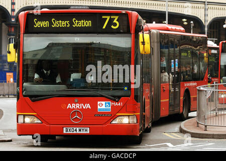 Eine allgemeine Ansicht eines Londoner 'Bendy Bus' in der Hauptstadt. Stockfoto