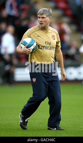 Fußball - Barclays Premier League - Liverpool / Arsenal - Anfield. Pat Rce, Arsenal Assistant Manager Stockfoto