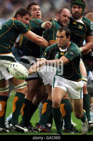 Südafrika ist beim IRB Rugby World Cup Halbfinale im Stade de France, St Denis, Frankreich, in Aktion. Stockfoto