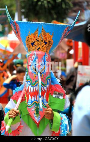 Provinz Loei, Thailand-Juni 28,2014: unbekannter Mann Verschleiß Geisterkostüm Phi Ta Khon oder Ghost Festival in Amphoe Dan Sai Stockfoto