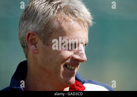 Cricket - England Net Session - Rangiri Dambulla International Cricket Stadium. England Trainer Peter Moores Stockfoto