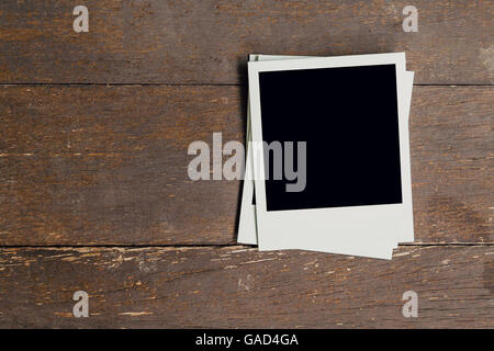 Vintage Bilderrahmen auf alten Holz Hintergrund mit Platz leer Stockfoto