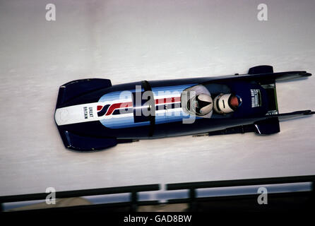 Olympische Winterspiele 1988 - Calgary. Das zwei-Mann-Bobteam in Großbritannien. Stockfoto