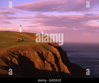 Abendlicht über Mull of Galloway Leuchtturm, Wigtownshire, Dumfries & Galloway. Stockfoto