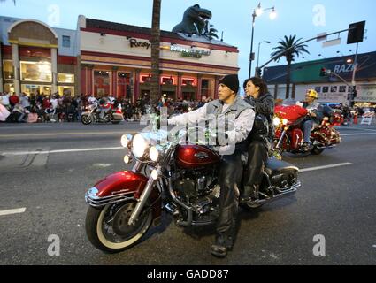 Biker nehmen an der Hollywood Holiday Parade in Los Angeles Teil. Stockfoto