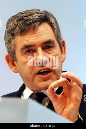 Der Premierminister Gordon Brown während seiner Rede vor dem CBI (Confederation of British Industry), im Designzentrum in Nord-London, heute Morgen. Stockfoto