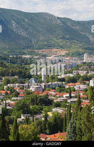 Mostar, Herzegowina-Neretva, Bosnien und Herzegowina.  Gesamtansicht von suburban Mostar. Stockfoto