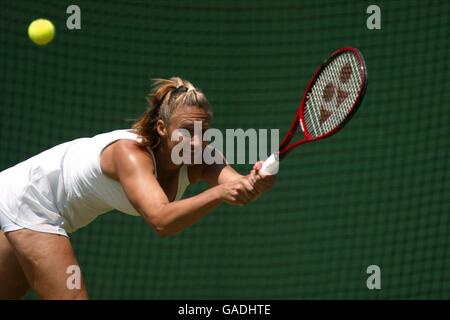 Tennis, Wimbledon 2002, Zweite Runde. Mary Pierce im Einsatz gegen Sandrine Testud. Stockfoto