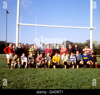 Die All Blacks in vielen Farben, die New Zealand Rugby Union Touring-Mannschaft in Clubtrikots. Stockfoto