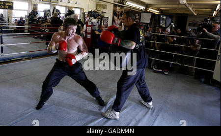 Ricky Hatton während eines offenen Trainings im Betta Bodies Gym, Manchester. Stockfoto