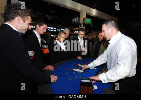 Horse Racing - Gentleman Tag - Sandown Stockfoto