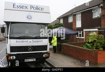 Untersuchung von Peter Tobin. Die Polizei bleibt im ehemaligen Haus von Peter Tobin in Margate, Kent, wo letzte Woche zwei Leichen entdeckt wurden. Stockfoto