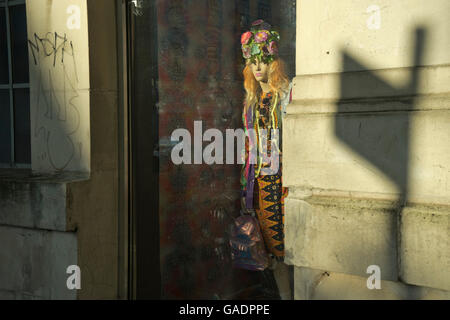 Fenster des Retro-Kleidung Shop in Dalston in Ost-London. UK Stockfoto