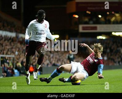 Fußball - Barclays Premier League - Aston Villa V Arsenal - Villa Park Stockfoto