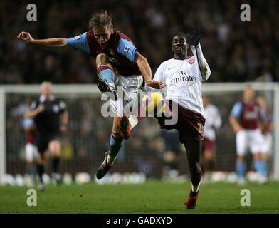 Fußball - Barclays Premier League - Aston Villa V Arsenal - Villa Park Stockfoto