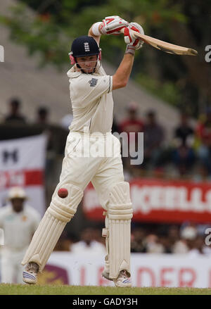 Cricket - erster Test - Tag zwei - Sri Lanka V England - Asgiriya International Stadium. Englands Ian Bell trifft sich beim ersten Test im Asgiriya International Stadium, Kandy, Sri Lanka. Stockfoto