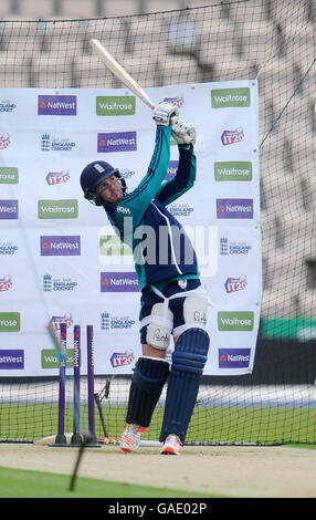 Englands Jason Roy Fledermäuse während einer Sitzung der Netze in der Ageas Bowl, Southampton. Stockfoto