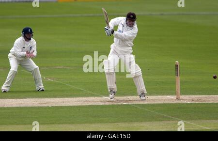 Jonathan Batty von Surrey trifft auf die Grenze Stockfoto