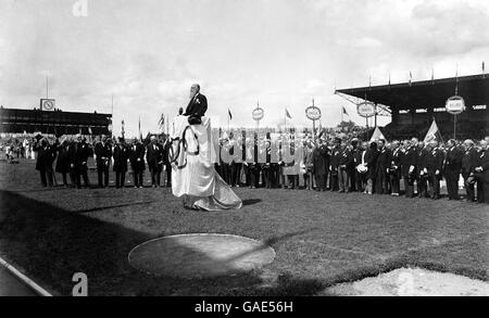 Olympische Spiele 1924 In Paris - Eröffnungszeremonie - Colombes Stadium. Die Eröffnungsfeier der Olympischen Spiele in Paris. Stockfoto