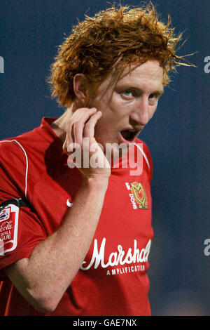 Fußball - Coca-Cola Football League Two - Chester City / Milton Keynes Dons - The Deva Stadium. Dean Lewington, Milton Keynes Don's Stockfoto