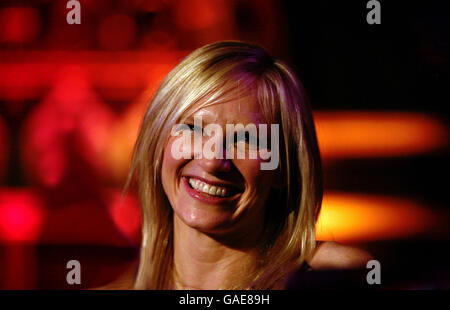 Jo Whiley in der Union Chapel in Islington, im Norden Londons, während der Little Noise Sessions Woche mit Auftritten zugunsten der Wohltätigkeitsorganisation Mencap. Stockfoto