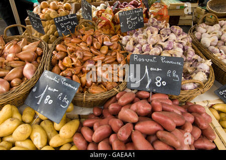 Veg stall, Marché Aux Fleurs, Cours Saleya, Nizza, Côte d ' Azur, Frankreich Stockfoto