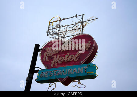 Graceland ist ein Herrenhaus in Memphis, Tennessee und war die Heimat von Elvis Presley. Es ist weniger als 4 Meilen nördlich vom Mississippi Grenze entfernt. Stockfoto