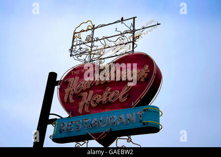 Graceland ist ein Herrenhaus in Memphis, Tennessee und war die Heimat von Elvis Presley. Es ist weniger als 4 Meilen nördlich vom Mississippi Grenze entfernt. Stockfoto