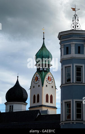 St. Nikolaus Pfarrei Kirchturm, Rosenheim, Oberbayern, Deutschland, Europa. Stockfoto