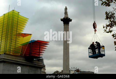 Das Modell für ein Hotel 2007, eine Skulptur des deutschen Künstlers Thomas Schutte, wird auf dem vierten Sockel des Trafalgar Square enthüllt. Stockfoto